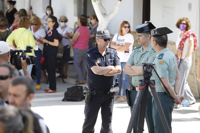 La conmoción en Montemayor por el asesinato de una joven, en imágenes