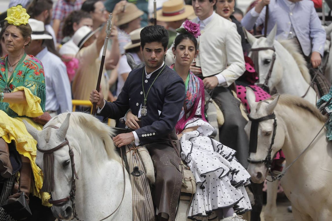 Presentación de las hermandades más antiguas ante la Virgen del Rocío