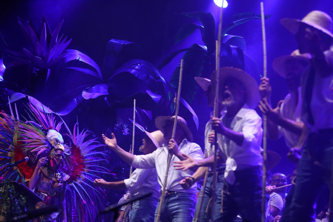 El espectacular pregón de India Martínez en el Carnaval de Cádiz, en imágenes