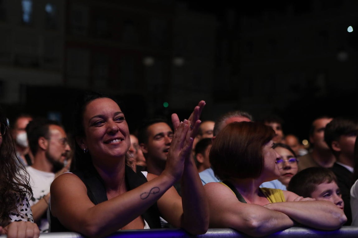 El espectacular pregón de India Martínez en el Carnaval de Cádiz, en imágenes
