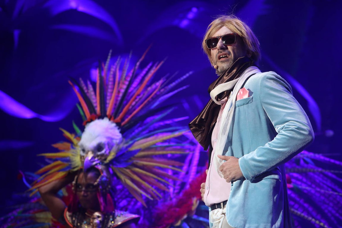 El espectacular pregón de India Martínez en el Carnaval de Cádiz, en imágenes