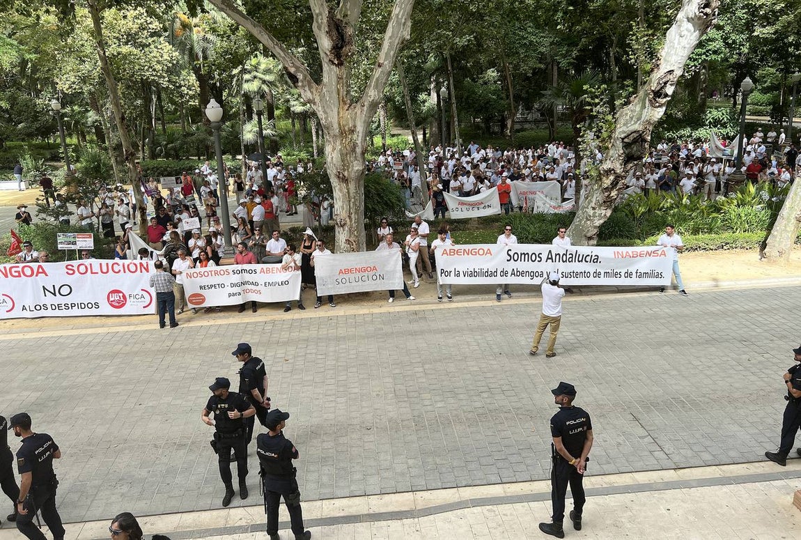 Nueva manifestación de trabajadores de Abengoa en Sevilla para pedir el rescate