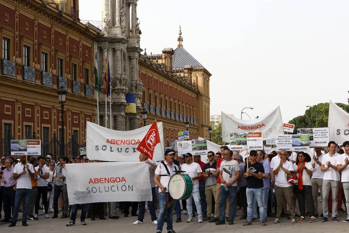 Nueva manifestación de trabajadores de Abengoa en Sevilla para pedir el rescate