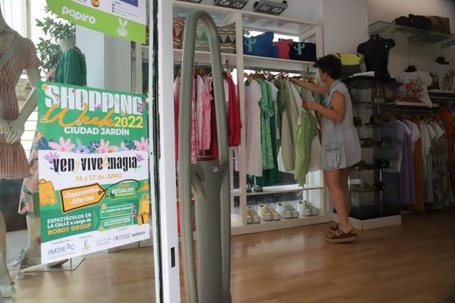 El comercio en el barrio de Ciudad Jardín en Córdoba, en imágenes