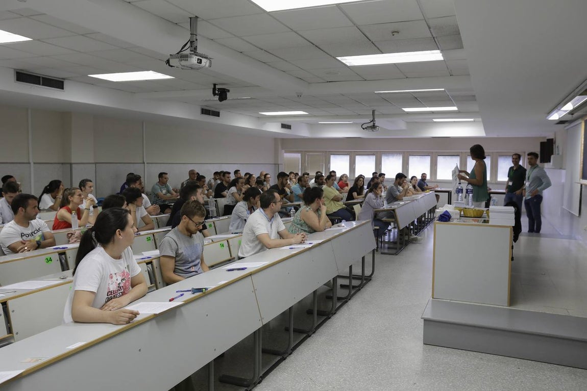 Primer examen de las oposiciones de magisterio celebradas en Sevilla