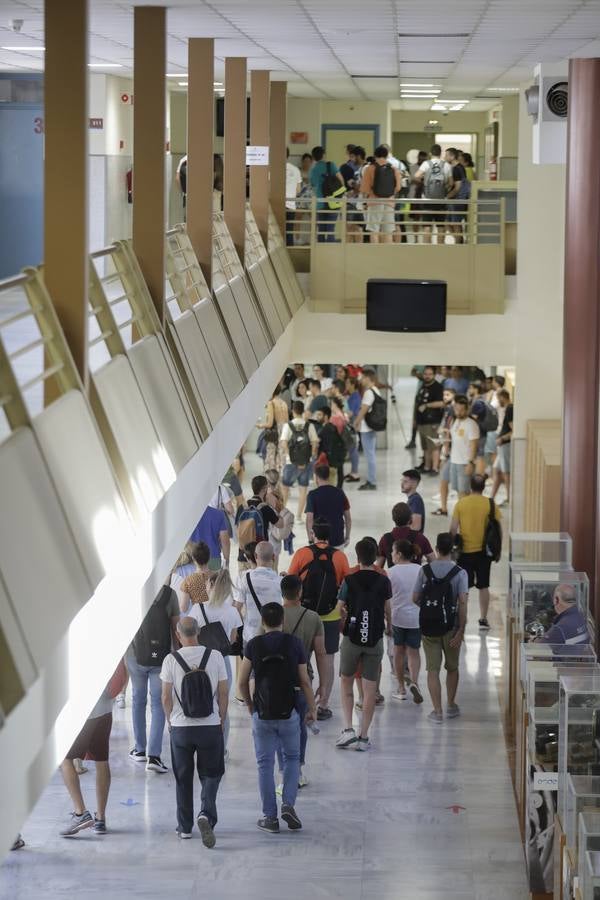 Primer examen de las oposiciones de magisterio celebradas en Sevilla