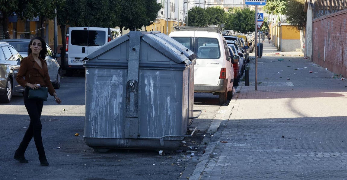 La suciedad inunda las calles de Sevilla