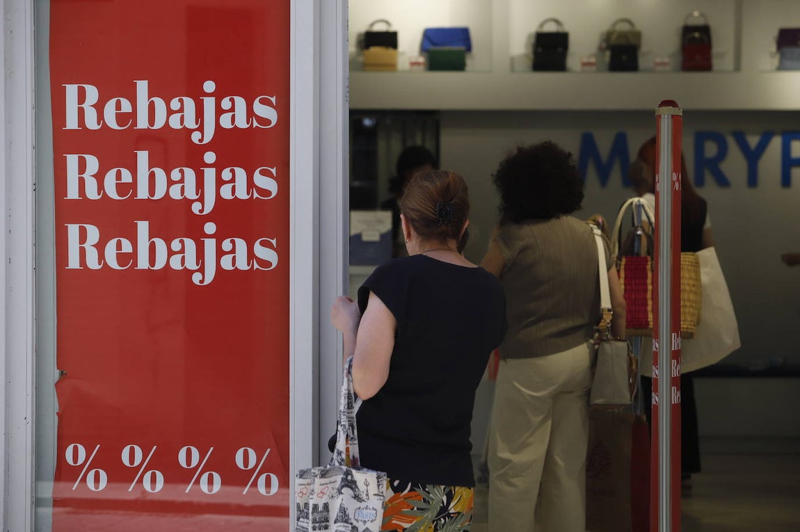 El arranque de las rebajas de verano en Córdoba, en imágenes