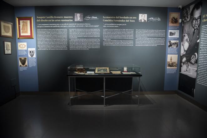 La exposición de la restauración del manto de la Virgen del Socorro del Amor