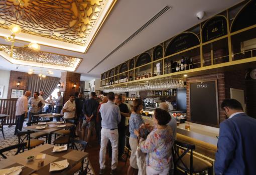 La terraza en una calle peatonal es otro de los atractivos de este local