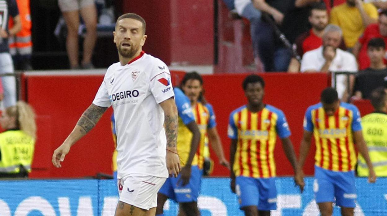 Un lance del juego del Sevilla FC - Valencia CF de la pasada temporada