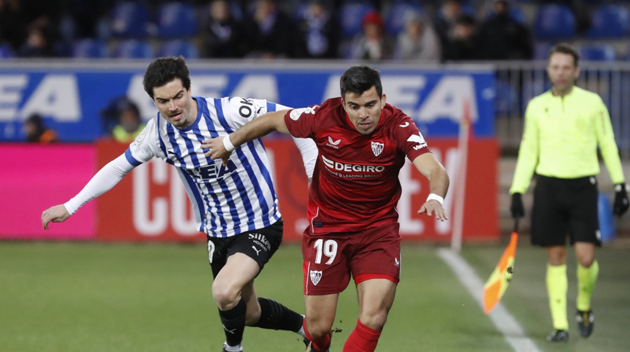 Un lance del juego en el Alavés - Sevilla de la pasada temporada en Copa del Rey