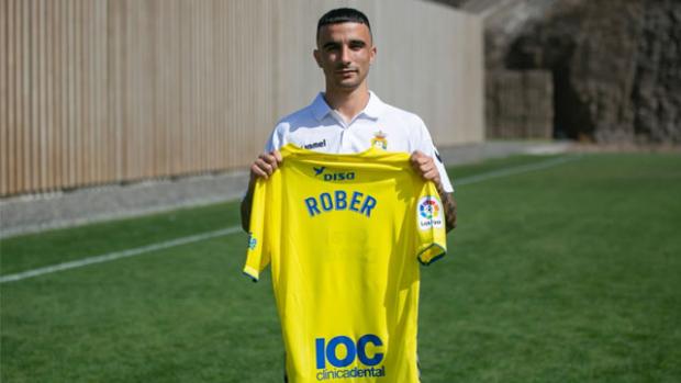 Rober, cedido por el Betis, se estrena con Las Palmas con gol y penalti provocado