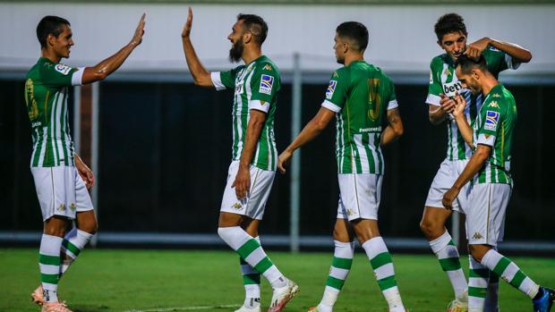 Bartra y Juanmi, los goleadores de la pretemporada del Betis