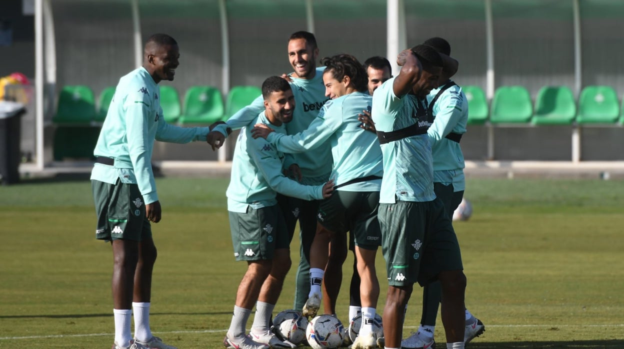 Emerson, Lainez, Mandi y William se entrenan con el grupo