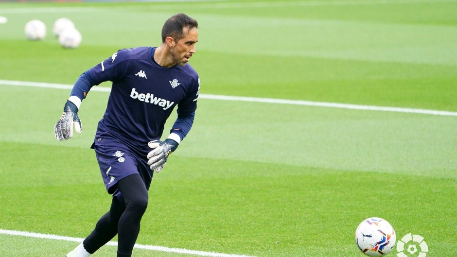 Pellegrini confirma la baja de Claudio Bravo para el duelo ante el Granada