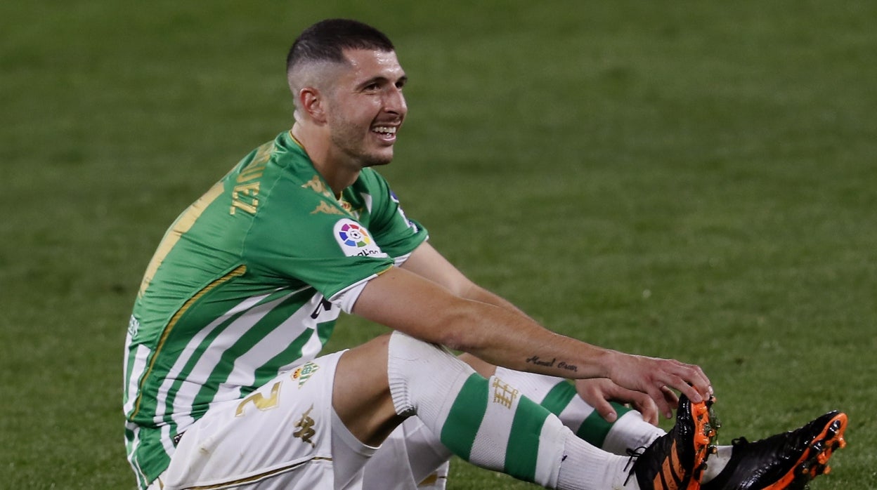 Guido Rodríguez no inicia el entrenamiento previo al partido contra la Real Sociedad