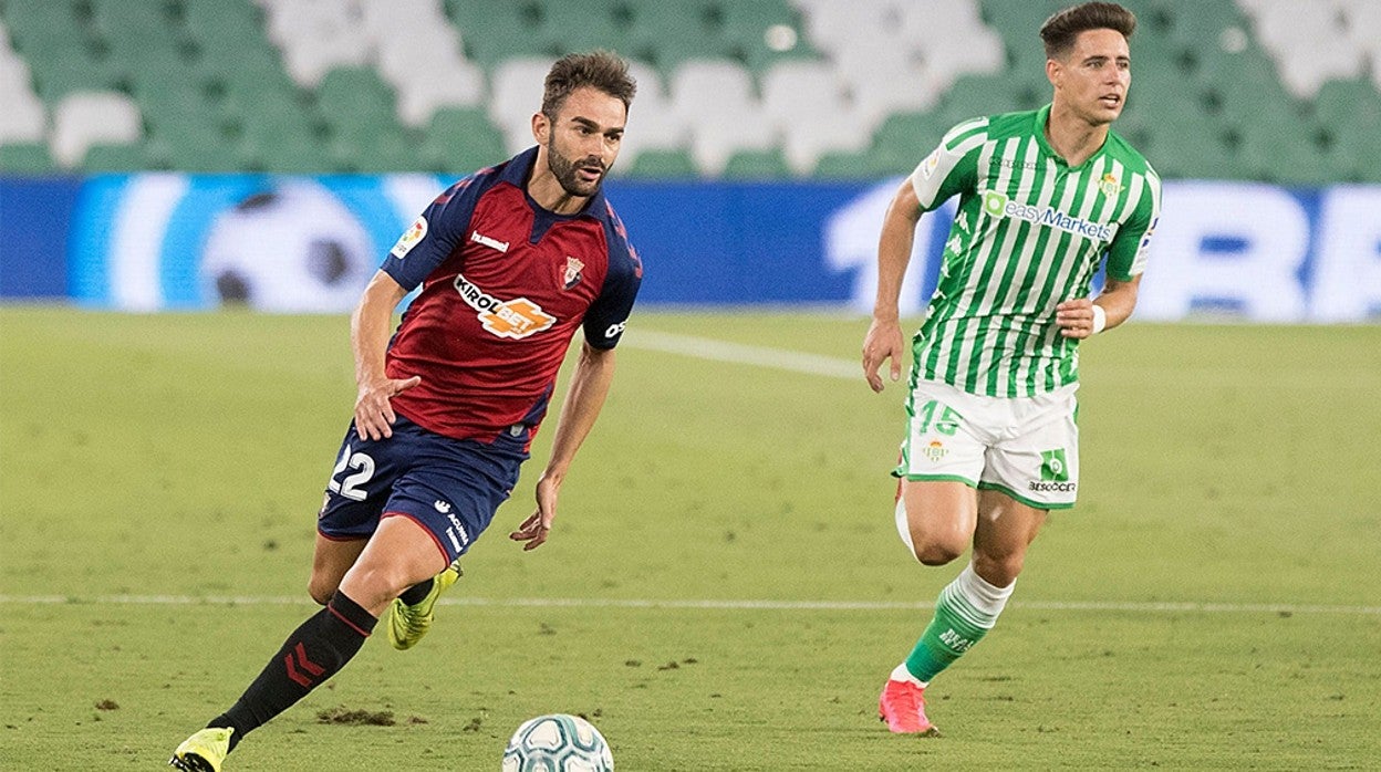 Adrián, principal novedad en la convocatoria del Osasuna para visitar al Betis