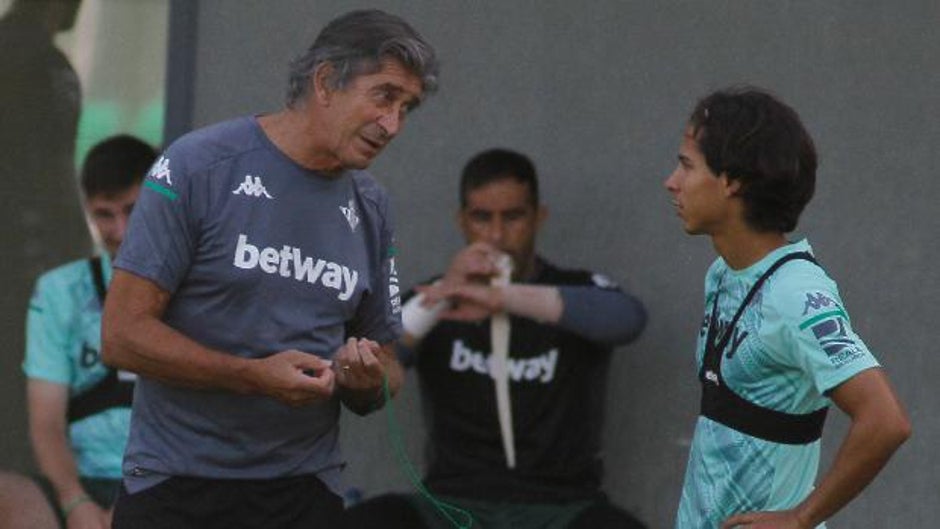 Borja Iglesias y Lainez, novedades en una lista sin Víctor Ruiz