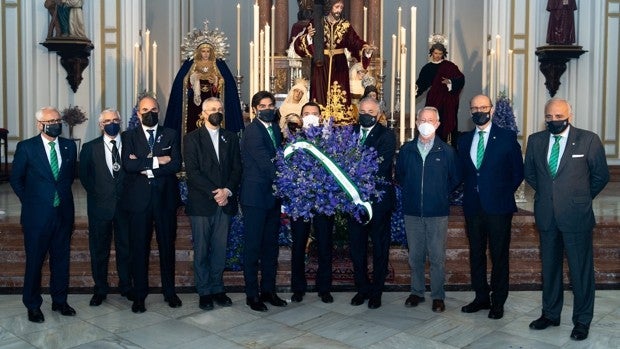 El Betis cumple con la tradicional ofrenda a La Misión