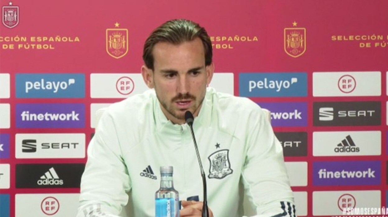 Fabián, en la rueda de prensa de la selección española en el Benito Villamarín