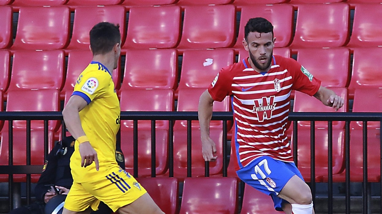 Quini y Salvi Sánchez, durante el Granada-Cádiz jugado el pasado fin de semana