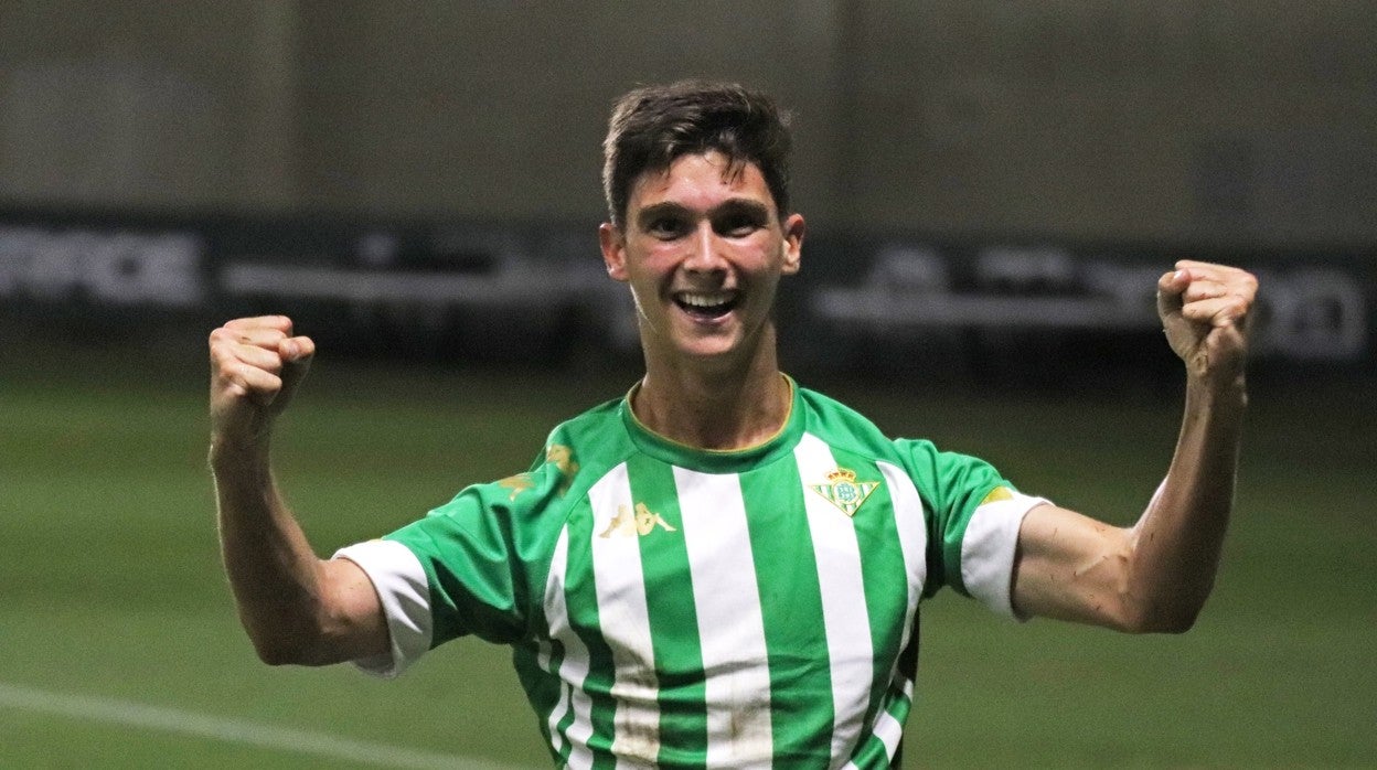 Marchena celebra un gol con el División de Honor juvenil