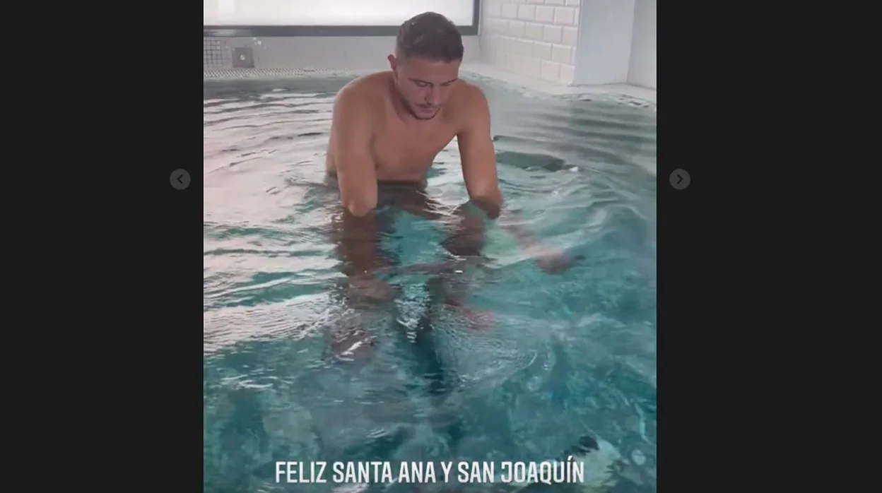 Joaquín felicitó su santo y el de Santa Ana y lo celebró entrenándose con la bicicleta en la piscina