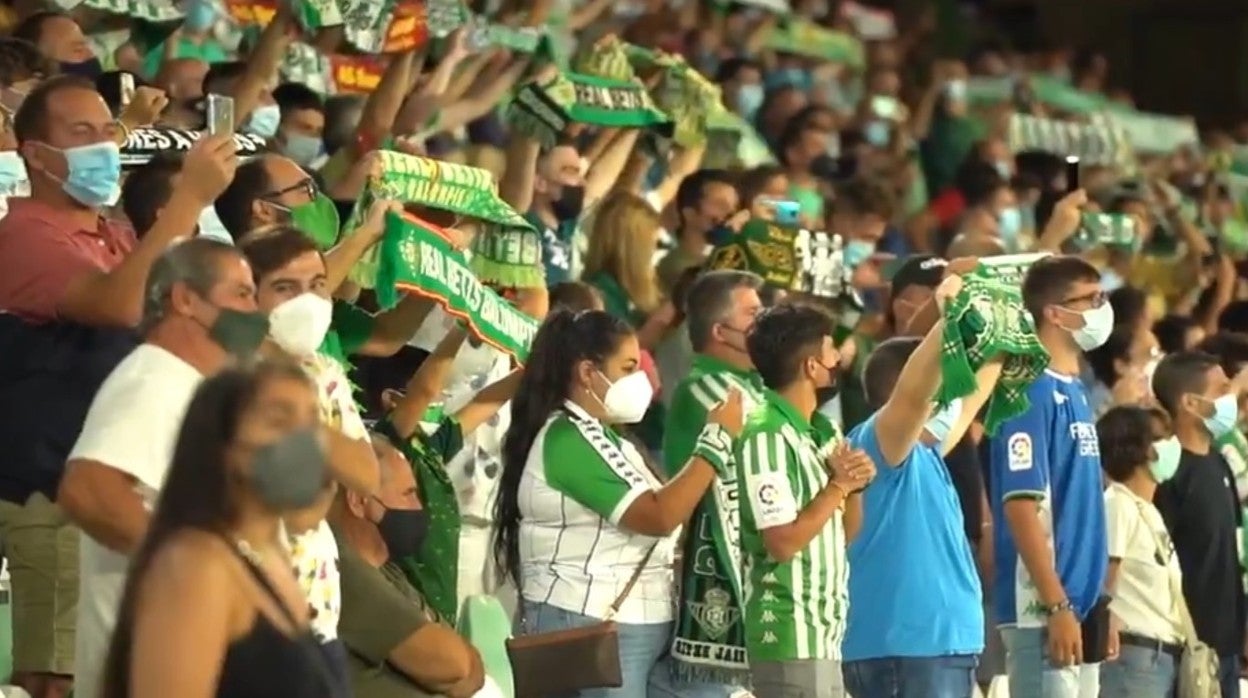 En vídeo así cantó el Benito Villamarín el himno del Betis un año y medio después de la pandemia