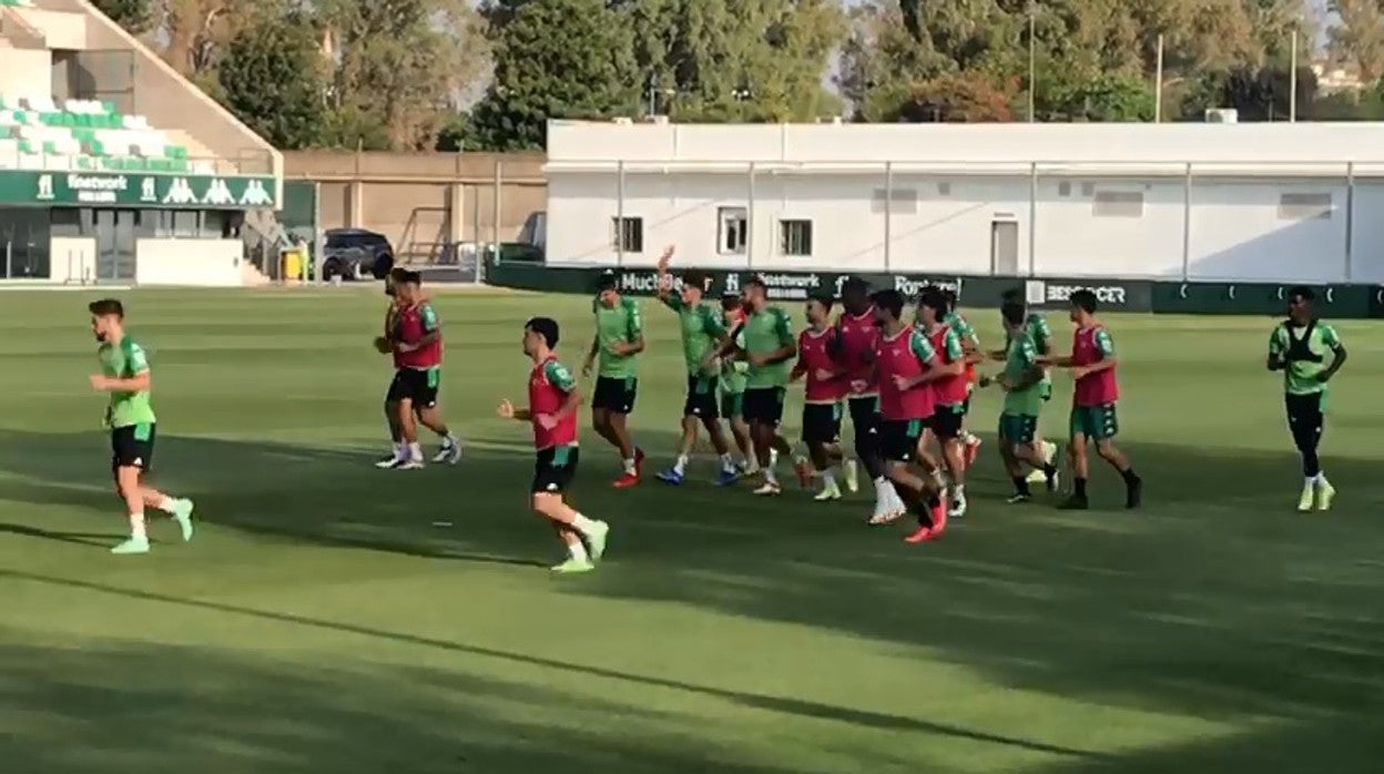 Último entrenamiento semanal del Betis plagado de juveniles