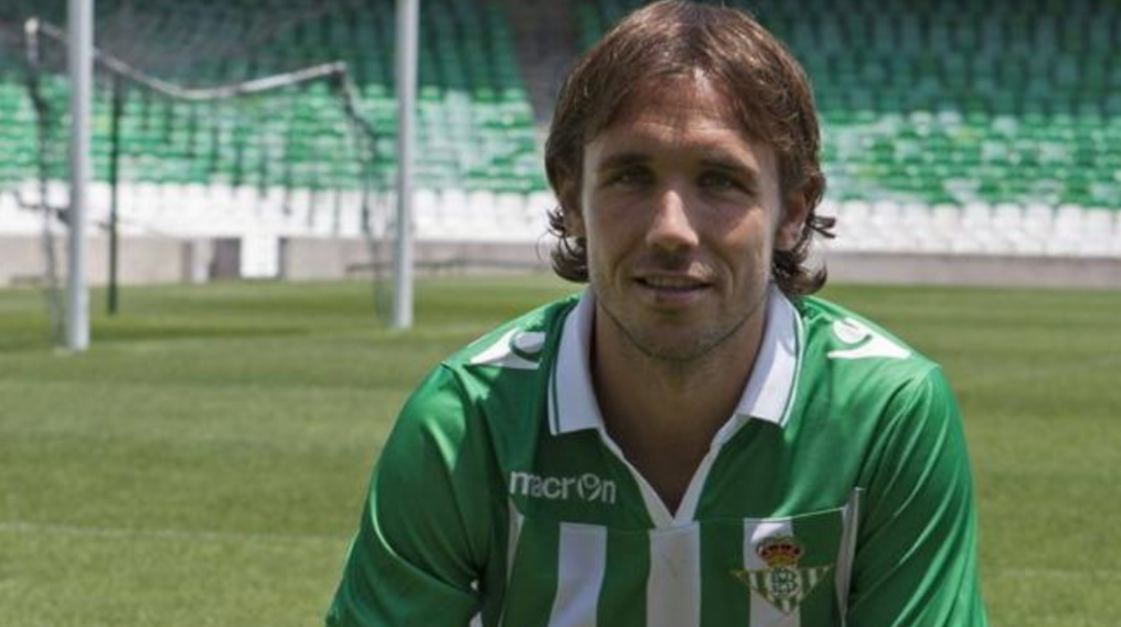Joan Verdú, durante su presentación como jugador del Real Betis en el verano de 2013