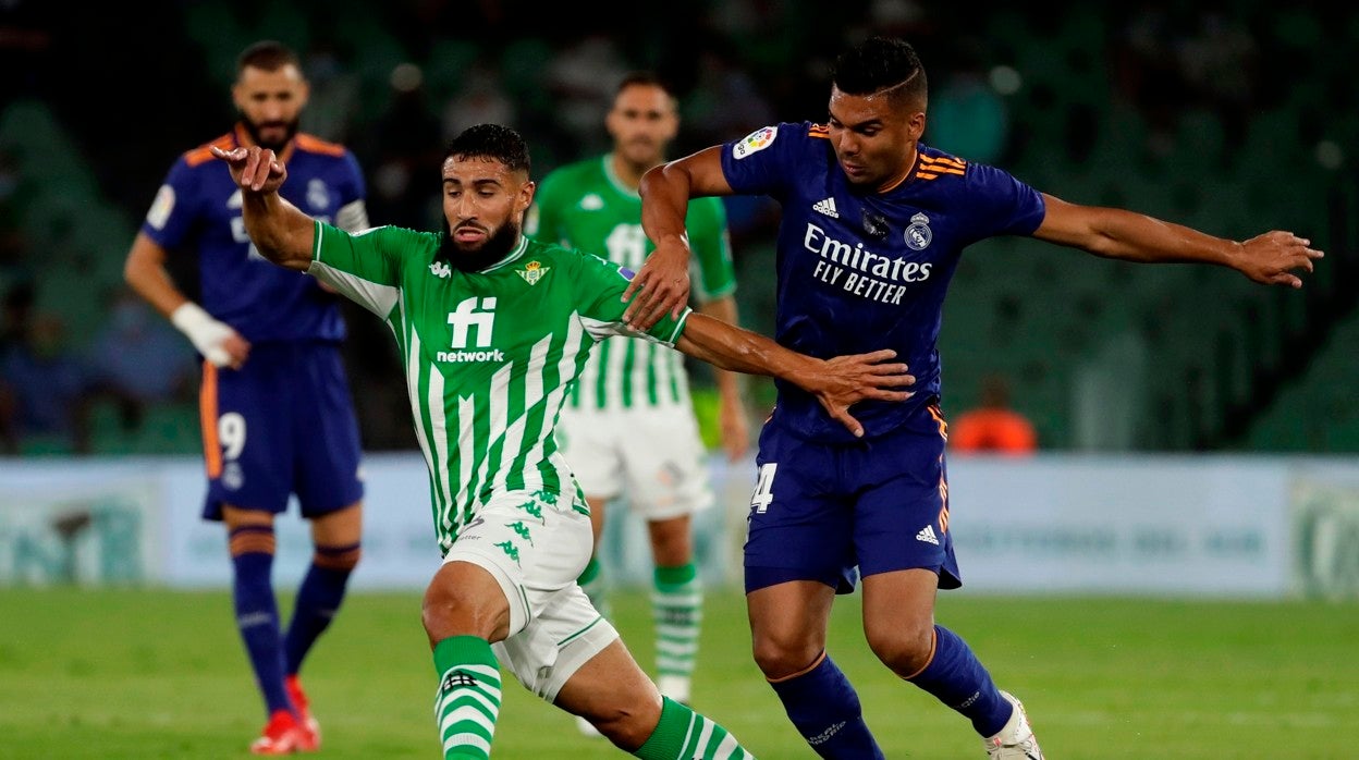 Fekir pelea con Casemiro en el Betis - Real Madrid