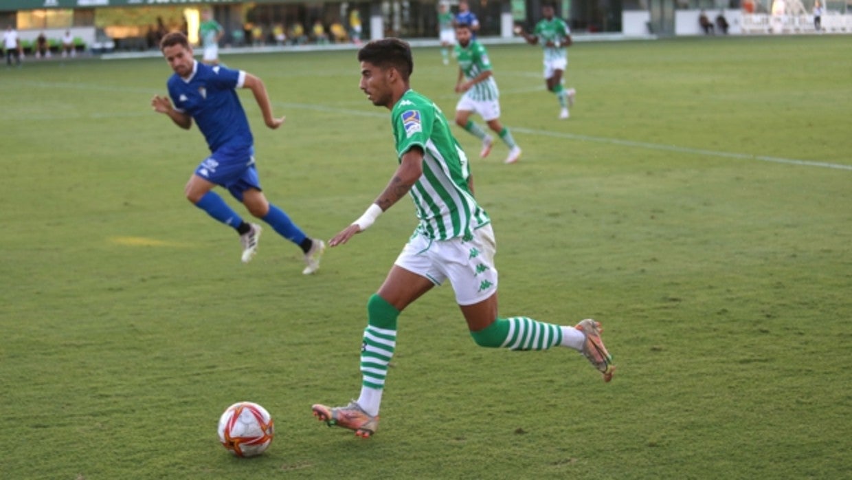 Calderón, en el Betis Deportivo - San Fernando de Primera RFEF