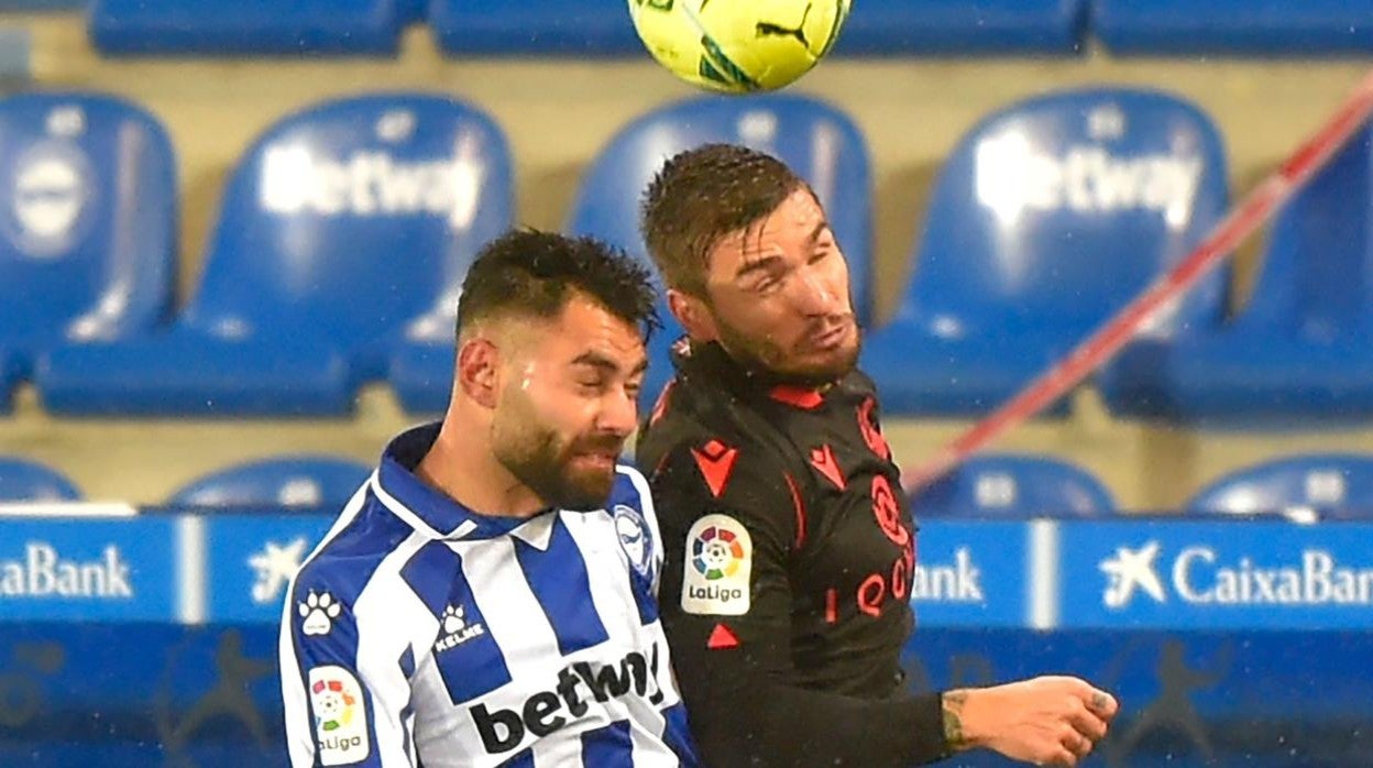Rubén Duarte en un partido del Alavés