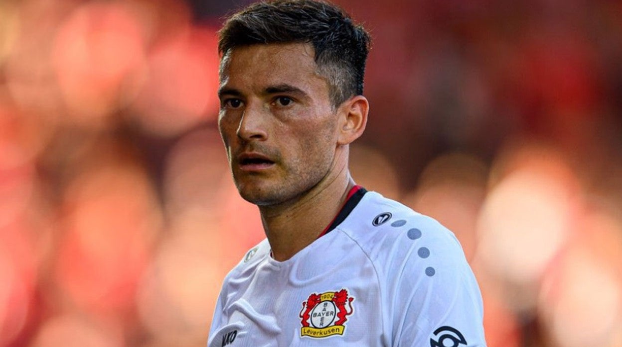 El chileno Aranguiz, en un partido del Bayer Leverkusen