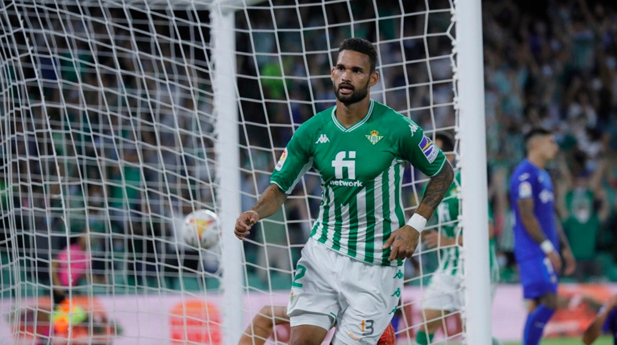 Willian José celebra uno de los goles que marcó con la camiseta del Betis, ante el Getafe