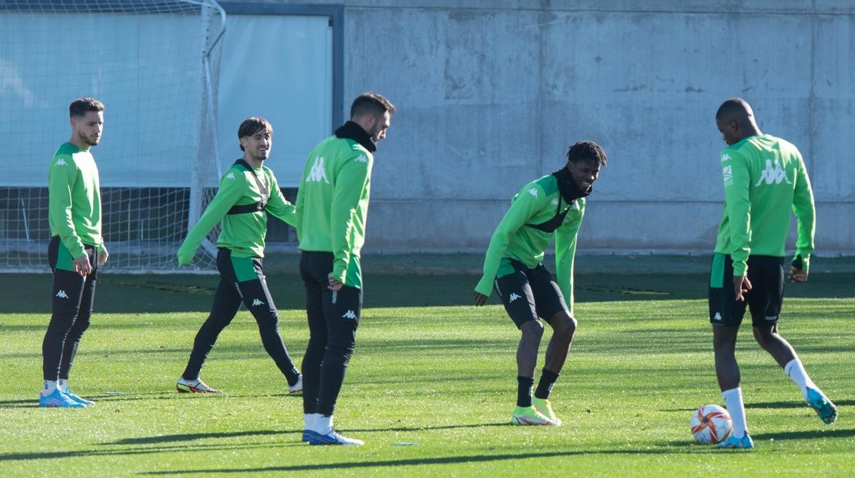 Paul junto a sus compañeros en el entrenamiento de este martes