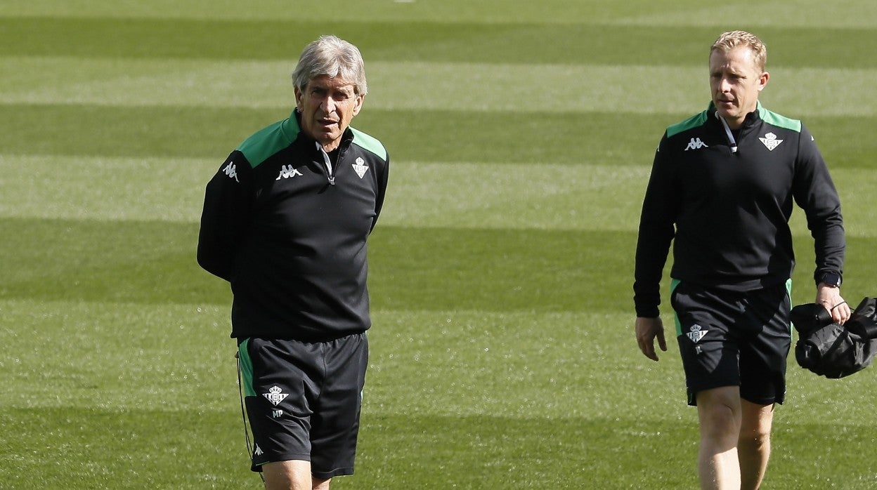 Manuel Pellegrini, antes del entrenamiento del Real Betis