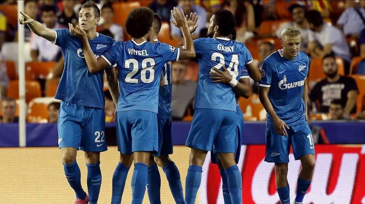 Los jugadores del Zenit celebran un gol ante el Valencia en Mestalla en la fase de grupos de la Champions 2015/16