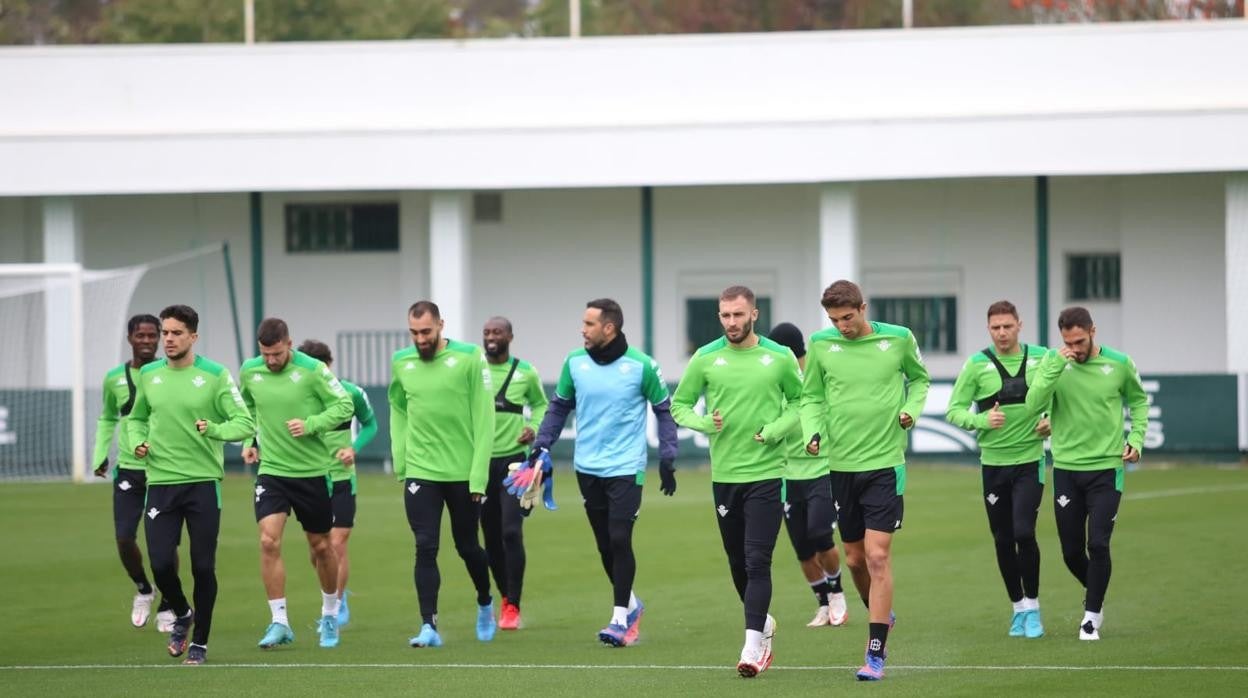 Imagen del entrenamiento del Betis en la ciudad deportiva Luis del Sol