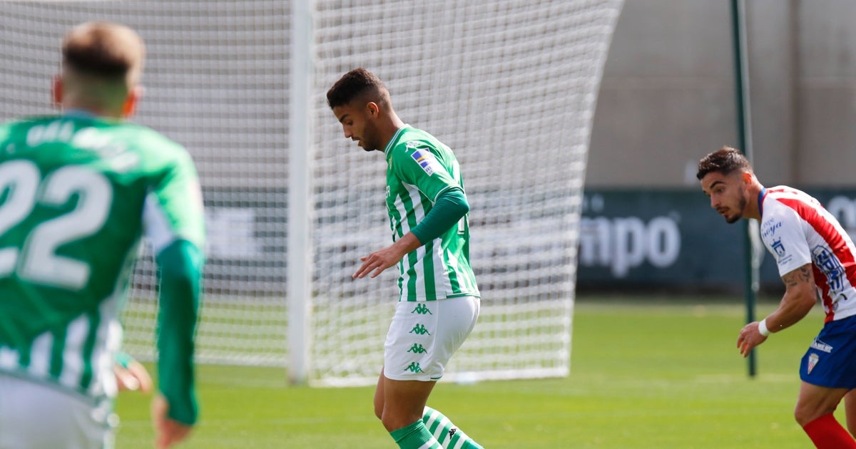 Moha conduce el balón ante el Algeciras
