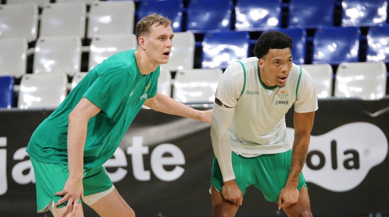 Pasecniks y Wiley, en el entrenamiento de este lunes en el Santiago Martín
