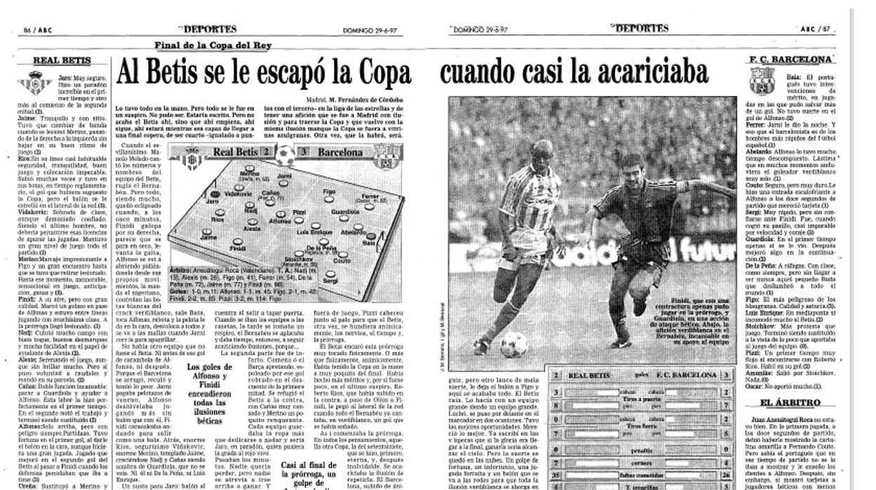 La doble página de crónica de ABC de Sevilla sobre la final entre el Real Betis y el Barcelona en 1997