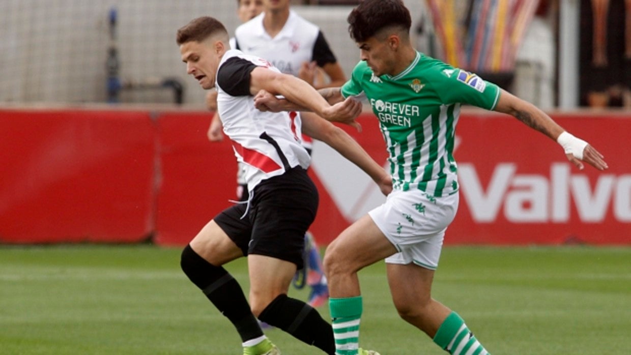 Juan Cruz pugna con Nacho Quintana