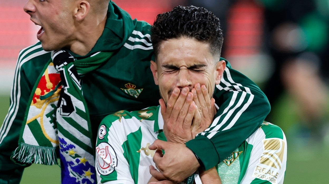 Marc Bartra llora de alegría tras proclamarse el Betis campeón de la Copa del Rey