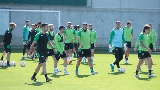 Vuelve Tello y Bartra sigue fuera de los entrenamientos
