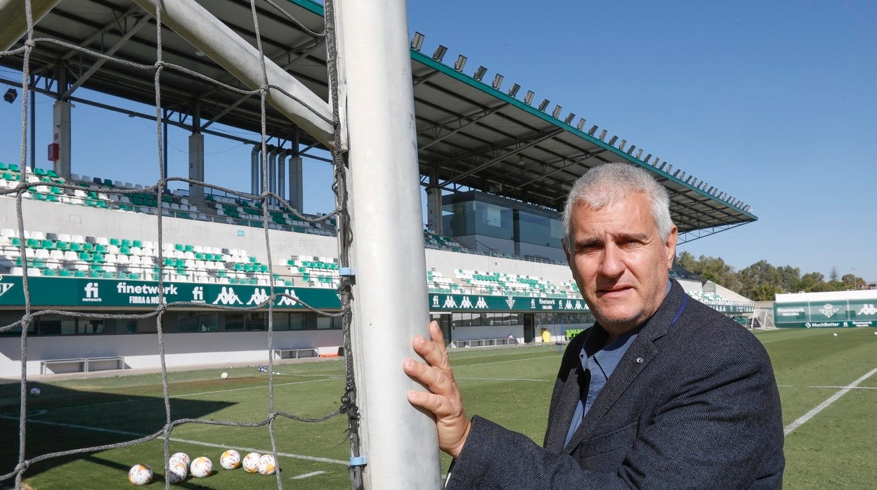 Antonio Cordón, director general deportivo del Real Betis, en la ciudad deportiva Luis del Sol