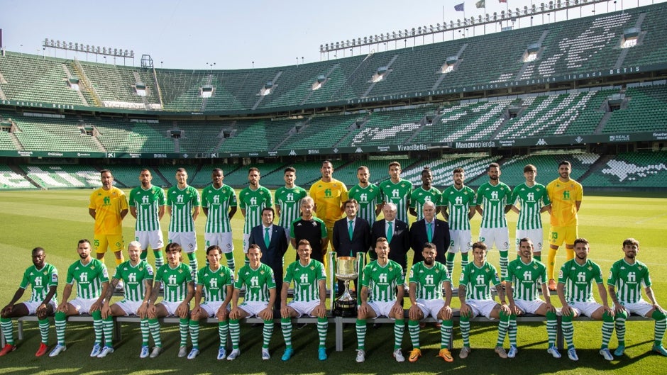 La foto oficial del Betis 21-22 como campeón de España
