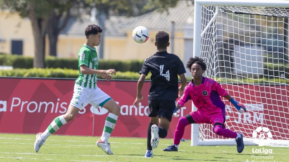 El golazo de Manu en el Betis - Inter Miami de LaLiga Promises