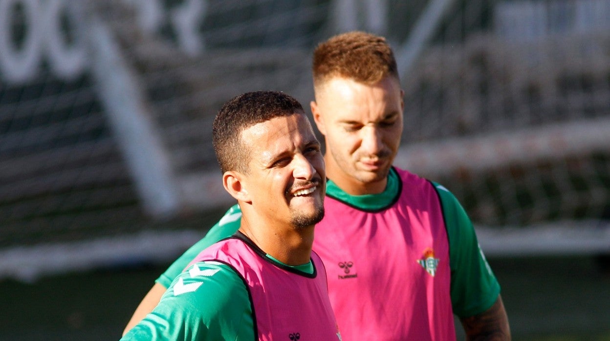 Luiz Felipe, durante un entrenamiento de esta temporada con el Real Betis